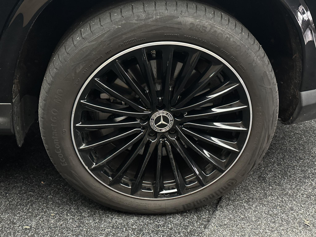 48717082-7.jpg