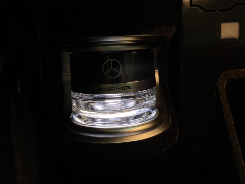 48717683-65.jpg